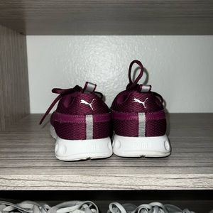 Puma memory foam tennis shoes